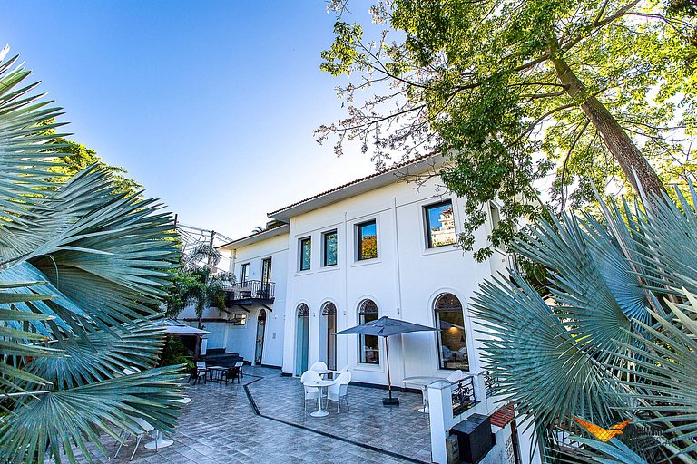 A Sophisticated Oasis Where Nature Meets Design