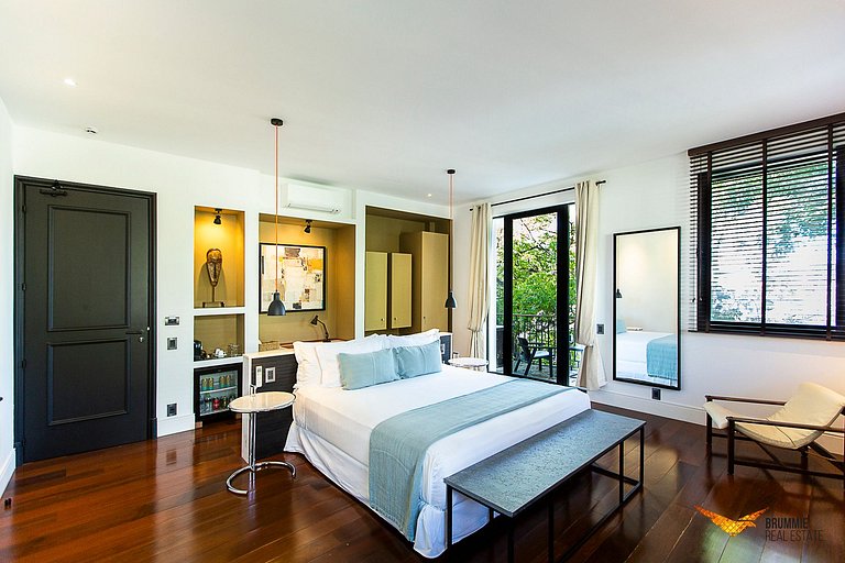 Enorme Mansão com Decoração Contemporânea