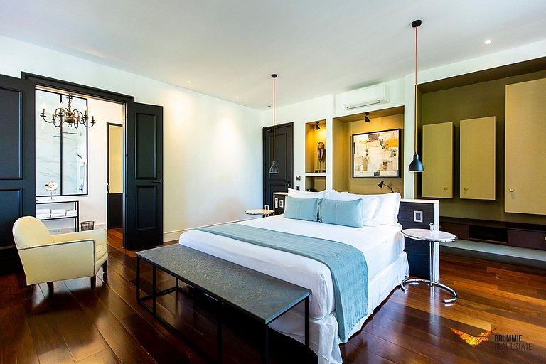 Enorme Mansão com Decoração Contemporânea