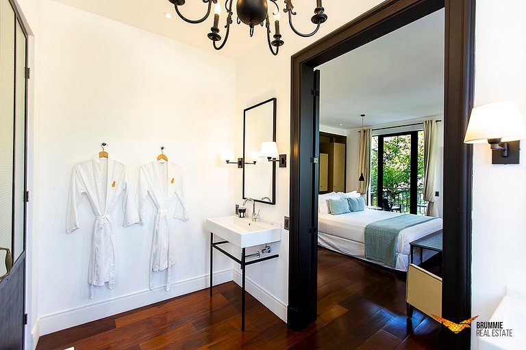 Enorme Mansão com Decoração Contemporânea