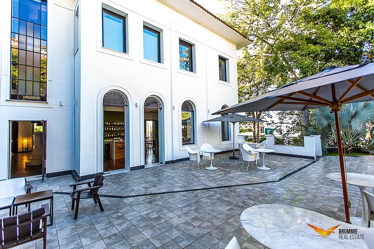 A Sophisticated Oasis Where Nature Meets Design