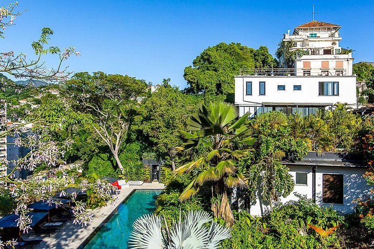 A Sophisticated Oasis Where Nature Meets Design