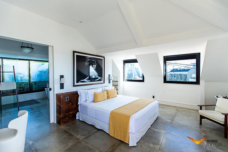 Enorme Mansão com Decoração Contemporânea