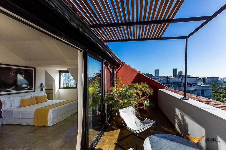 Enorme Mansão com Decoração Contemporânea