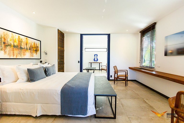 Enorme Mansão com Decoração Contemporânea