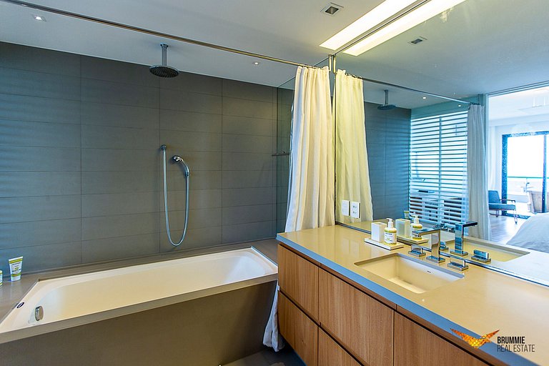 Beautiful Penthouse on Barra da Tijuca Beach