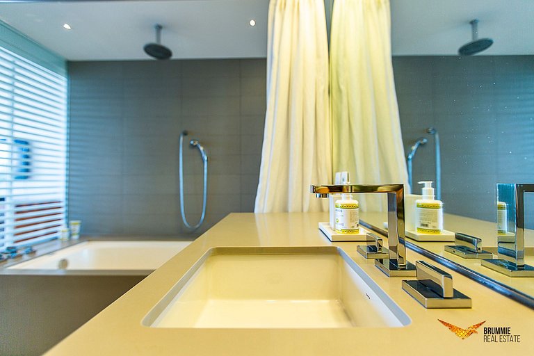 Beautiful Penthouse on Barra da Tijuca Beach