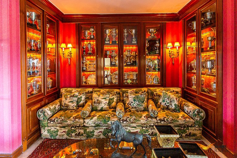 One of the Largest Penthouses in the World — 4,000m² of Icon