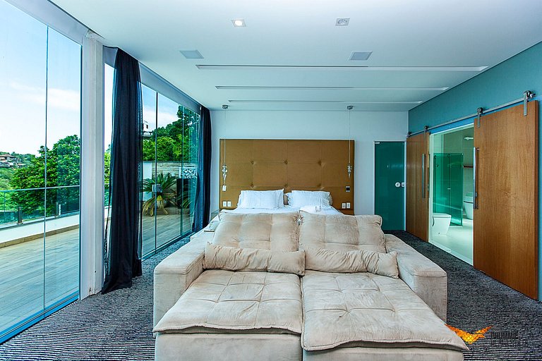 Spectacular 6 bedroom mansion in Joá