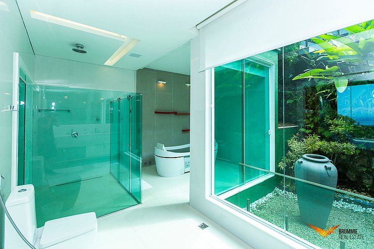 Spectacular 6 bedroom mansion in Joá