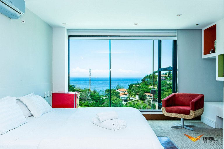 Spectacular 6 bedroom mansion in Joá