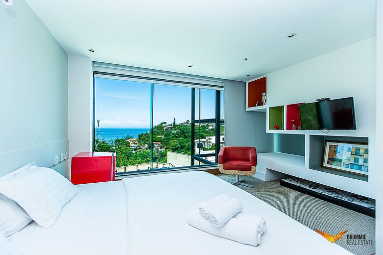 Spectacular 6 bedroom mansion in Joá
