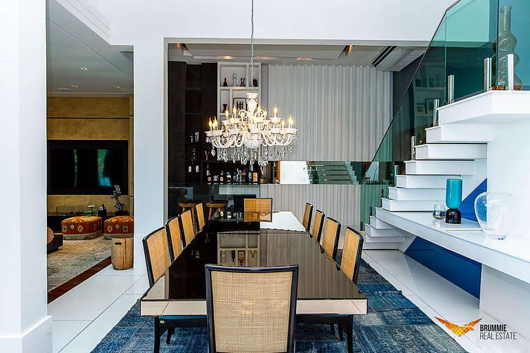 Spectacular 6 bedroom mansion in Joá