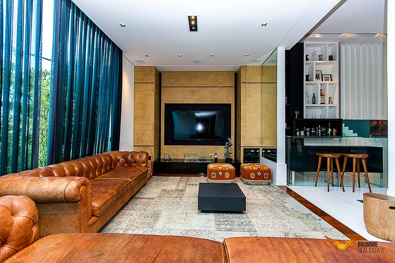 Spectacular 6 bedroom mansion in Joá