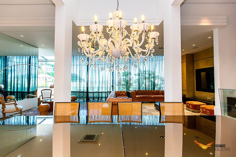 Spectacular 6 bedroom mansion in Joá