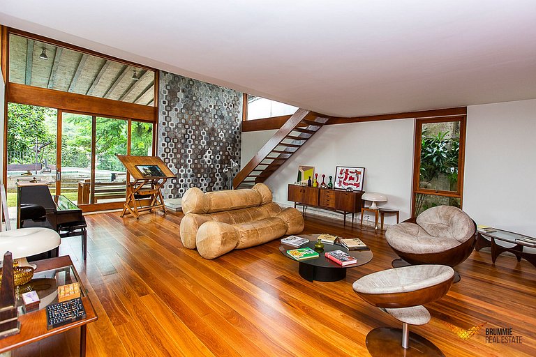 Brutalist Masterpiece with Panoramic Views in Santa Teresa