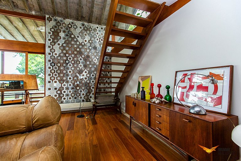 Brutalist Masterpiece with Panoramic Views in Santa Teresa