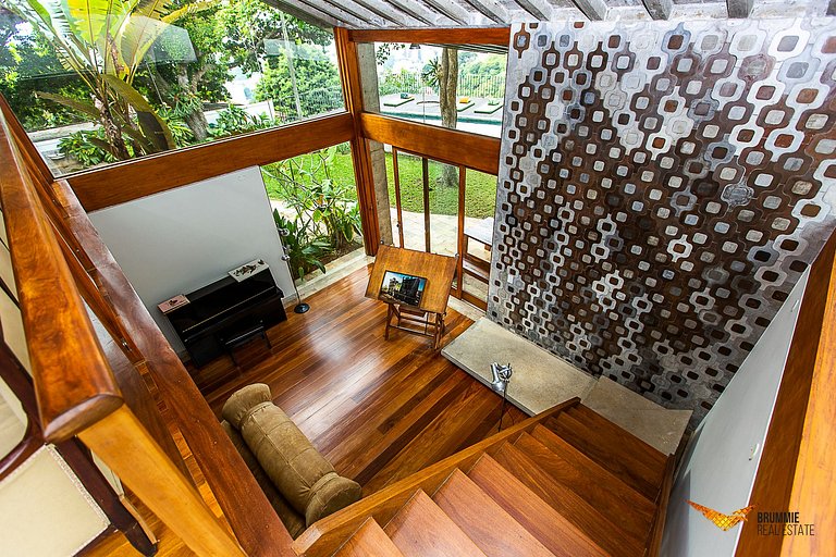 Brutalist Masterpiece with Panoramic Views in Santa Teresa