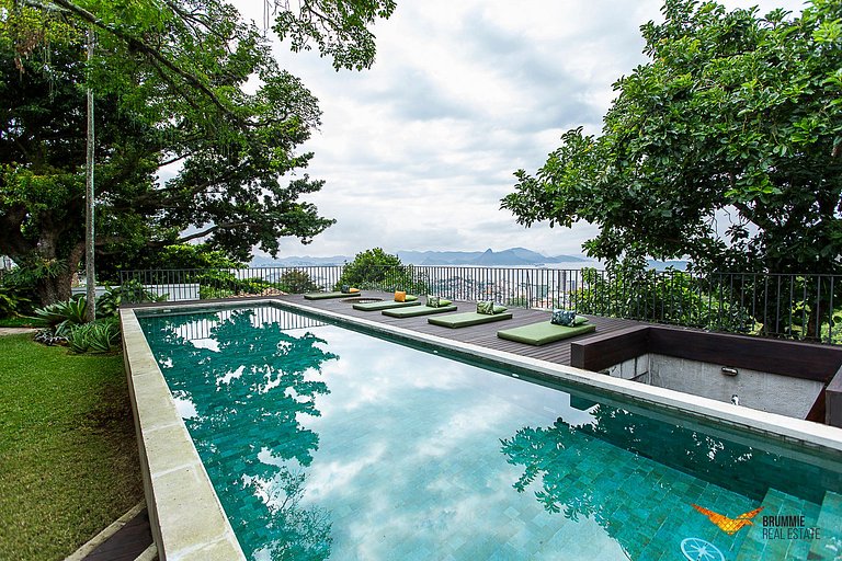 Brutalist Masterpiece with Panoramic Views in Santa Teresa