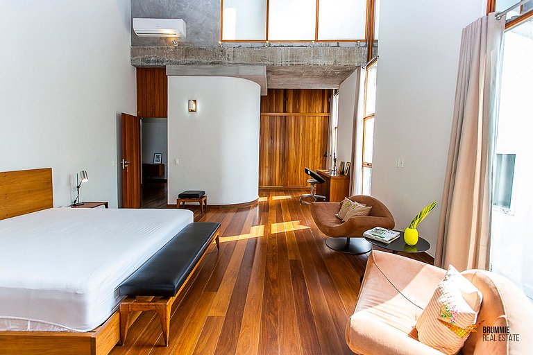 Brutalist Masterpiece with Panoramic Views in Santa Teresa