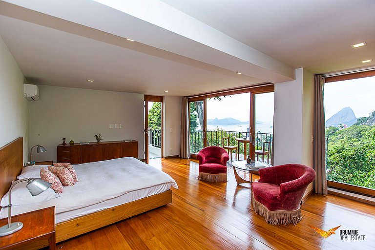 Brutalist Masterpiece with Panoramic Views in Santa Teresa
