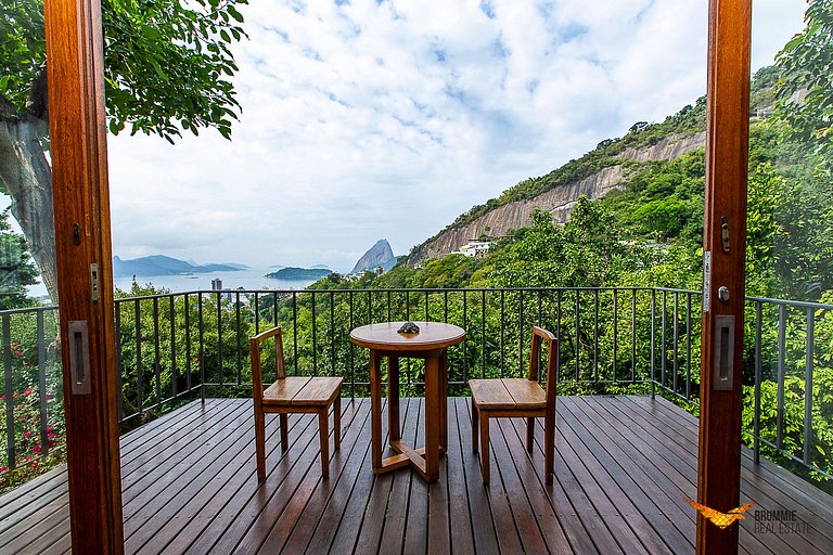 Brutalist Masterpiece with Panoramic Views in Santa Teresa