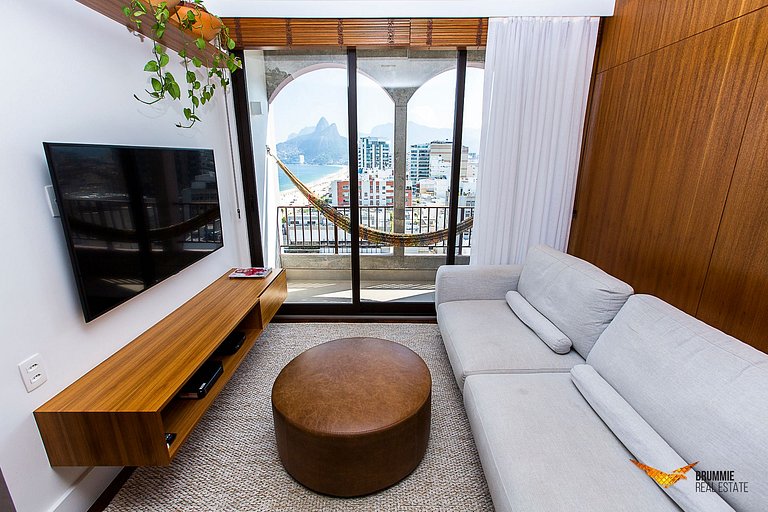 Duplex Penthouse with Stunning View in Ipanema