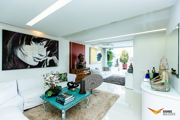 Stylish Penthouse in the Heart of Leblon