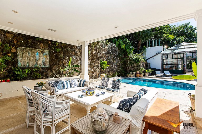 Incredible Mansion for Filming in Joá
