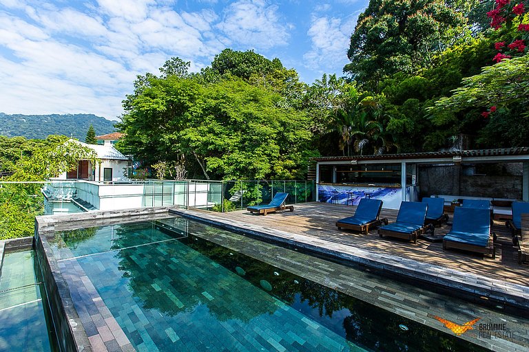 Panoramic Hilltop Retreat in Santa Teresa