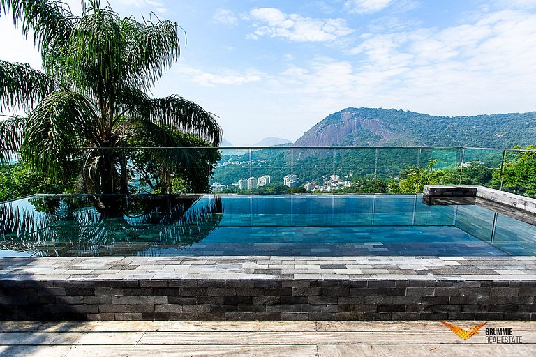 Panoramic Hilltop Retreat in Santa Teresa