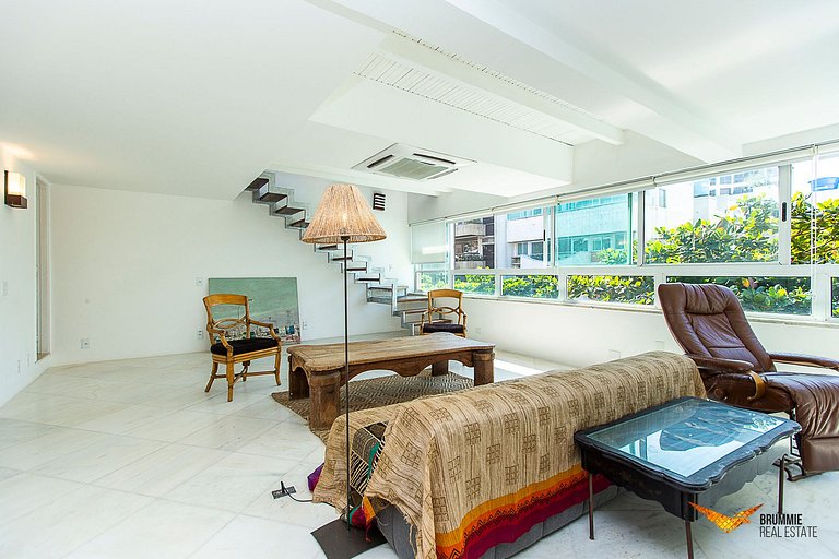 Penthouse in Leblon - steps from the beach