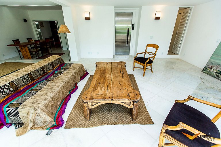 Penthouse in Leblon - steps from the beach