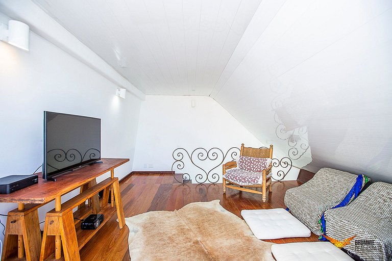 Penthouse in Leblon - steps from the beach