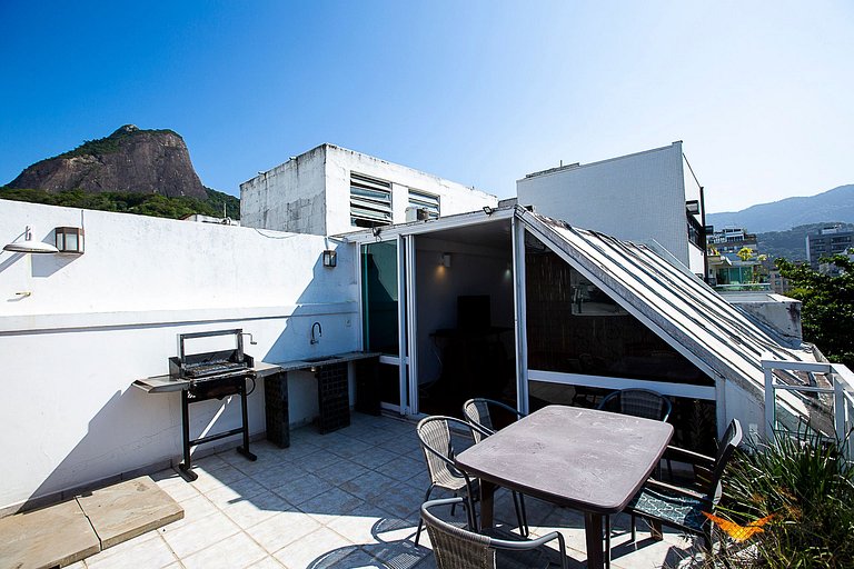 Penthouse in Leblon - steps from the beach