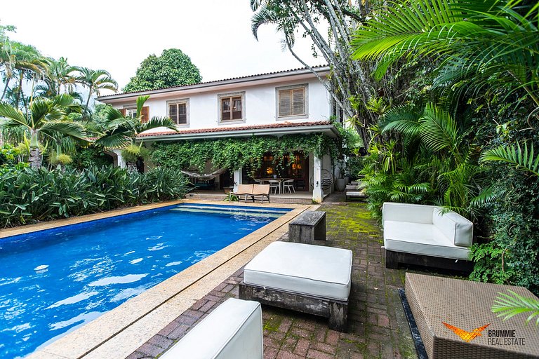 Mansion in Itanhanga