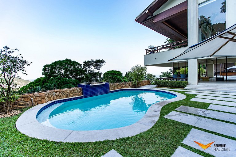 Stunning Mansion in São Conrado