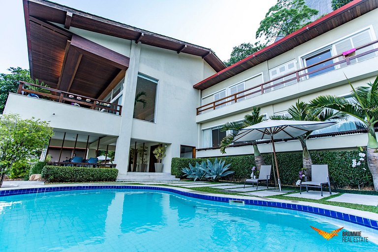 Stunning Mansion in São Conrado