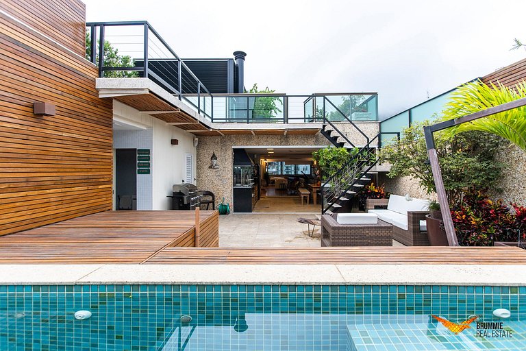 Beautiful Triplex Penthouse in Leblon