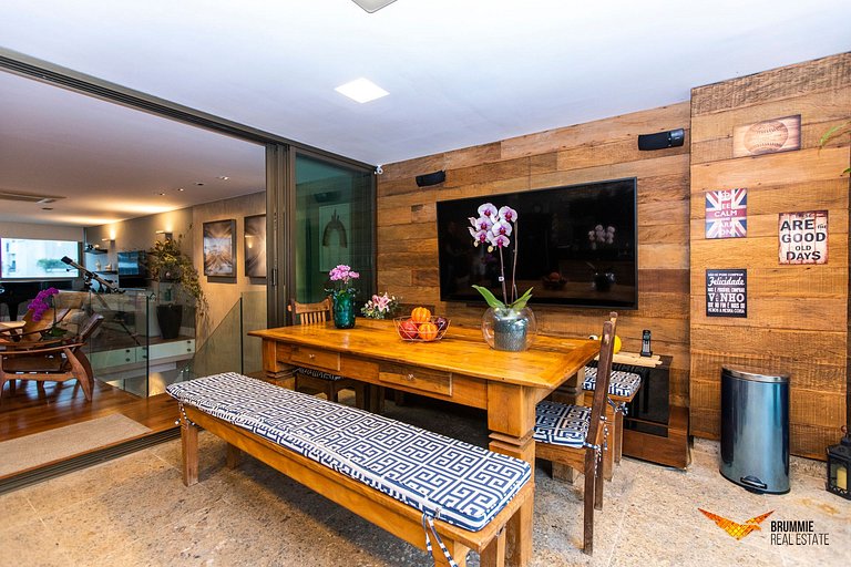 Beautiful Triplex Penthouse in Leblon