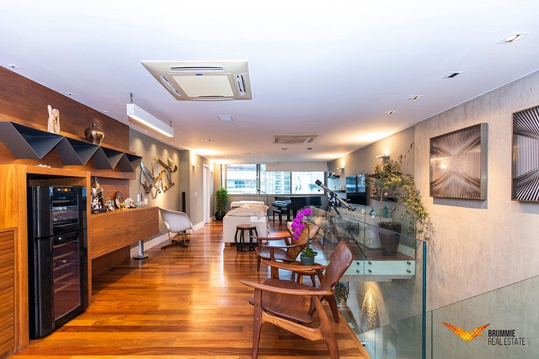 Beautiful Triplex Penthouse in Leblon
