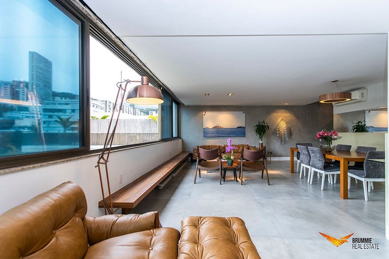 Beautiful Triplex Penthouse in Leblon