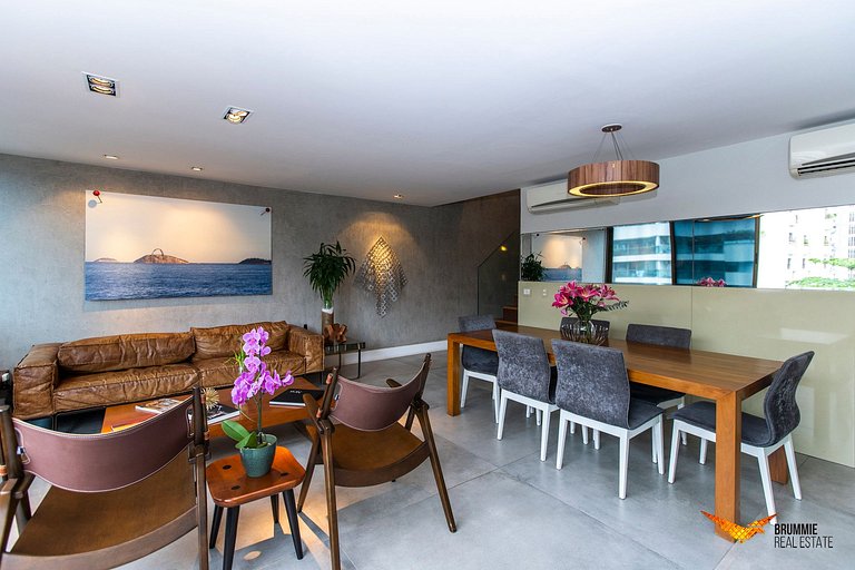Beautiful Triplex Penthouse in Leblon