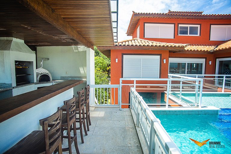 Casa Exclusiva com Vista Deslumbrante para o Mar em Búzios