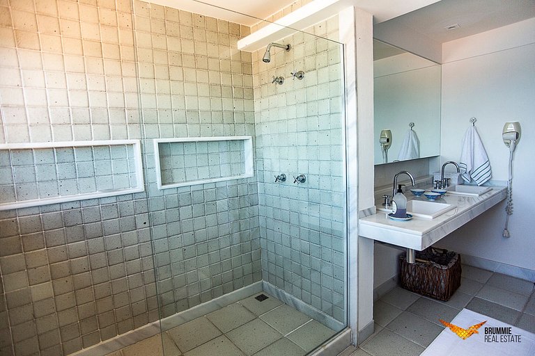 Casa Exclusiva com Vista Deslumbrante para o Mar em Búzios