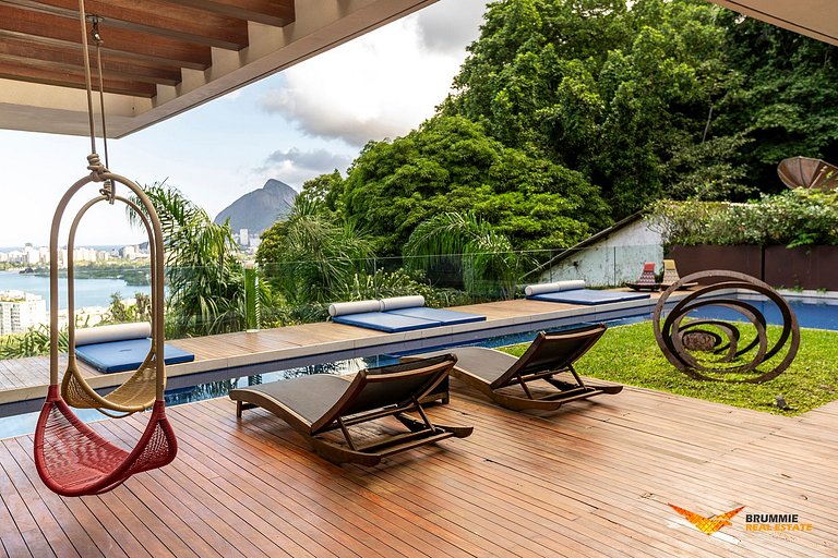 Eclectic-Style Home in Jardim Botânico
