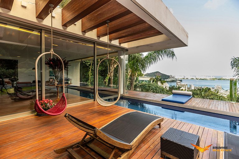 Eclectic-Style Home in Jardim Botânico
