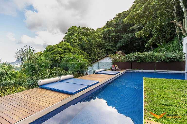 Eclectic-Style Home in Jardim Botânico