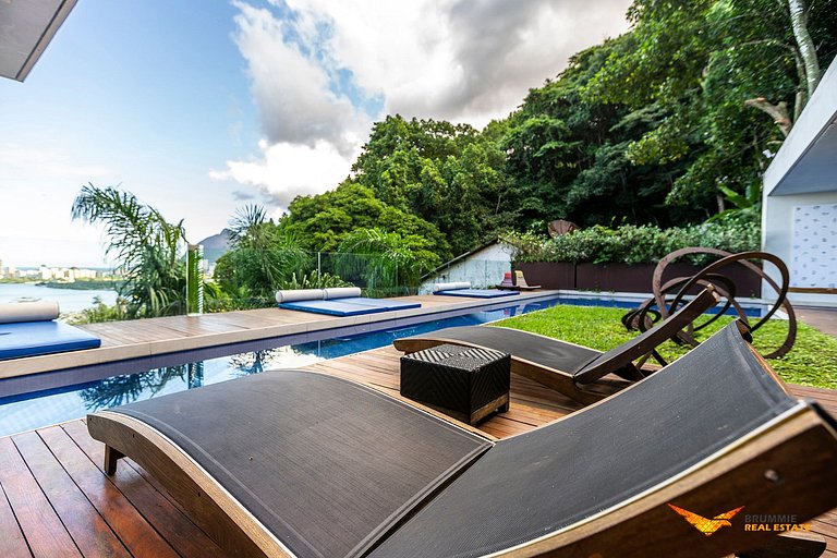 Eclectic-Style Home in Jardim Botânico