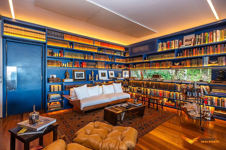 Eclectic-Style Home in Jardim Botânico
